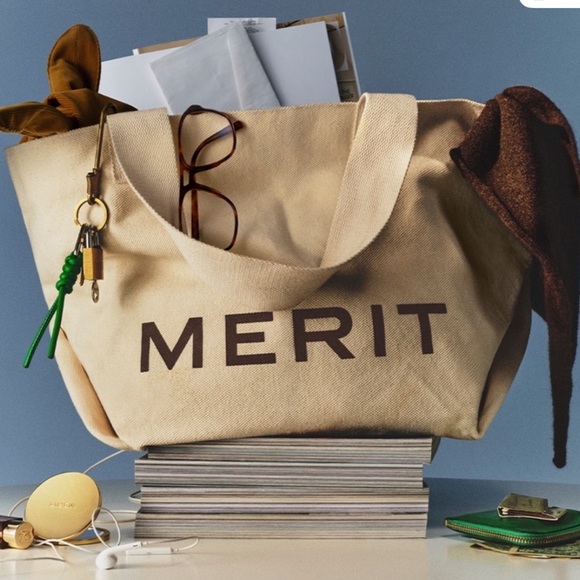 Merit Large Tote - Picture 2 of 5